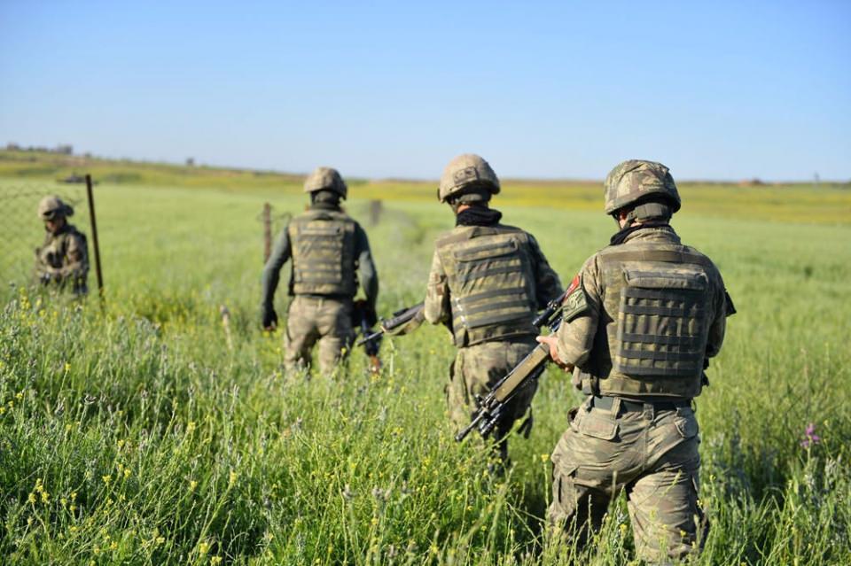 <p>M-16 piyade tüfekleri ile Glock marka tabancaların, terör örgütünün 2 elebaşısına ait olduğu belirlendi.</p>
<p> </p>