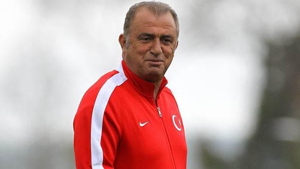<p>2018 Dünya Kupası'nda iki kritik maça çıkacak olan A Milli Takımımızda teknik direktör Fatih Terim'in özellikle Arda Turan'ı aday kadroya dahil etmemesi tecrübeli teknik adamı adeta hedef tahtası haline getirirken, Ukrayna - İzlanda maçlarından sonra Terim ile yolların ayrılma ihtimali yeni bir gelişme olarak gündeme oturdu.</p>
