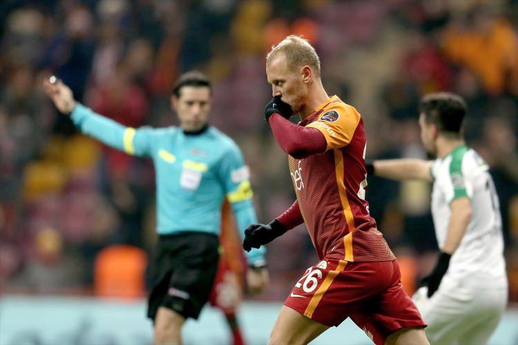 <p><strong>SEMİH KAYA - GALATASARAY</strong><br />
<br />
18 YAŞINDAKİ PİYASA DEĞERİ: 450 bin Euro<br />
<br />
GÜNCEL PİYASA DEĞERİ: 4.5 milyon Euro<br />
<br />
FARK: +4.05 milyon Euro</p>