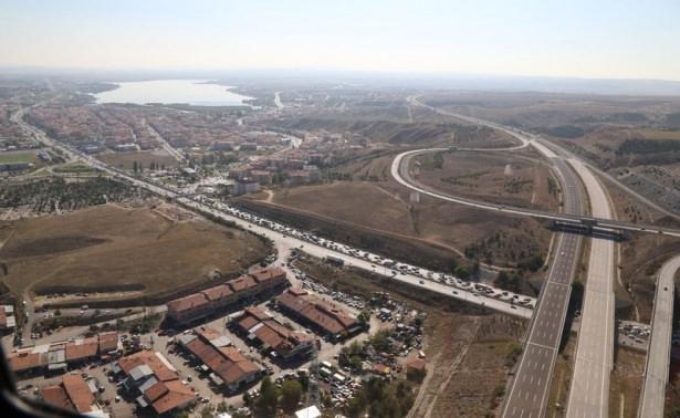 <p>Kentte dün yaşanan yoğunluğun ardından bugün trafiğin rahat seyrettiği gözlendi.</p>
<p> </p>