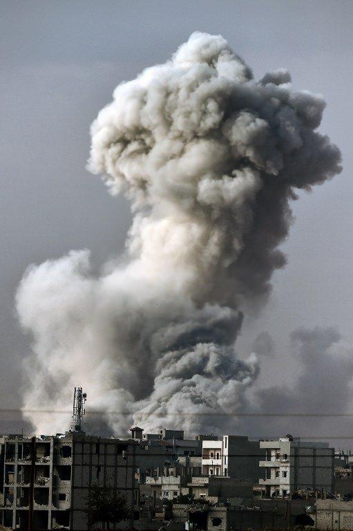 <p>ABD &ouml;nc&uuml;l&uuml;ğ&uuml;ndeki koalisyon g&uuml;&ccedil;leri, Kobani'deki IŞİD hedeflerine şimdiye kadar en b&uuml;y&uuml;k saldırıyı ger&ccedil;ekleştirdi.</p>

<p>&nbsp;</p>
