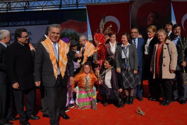 <p>Aynı zamanda Kooperatif&ccedil;ilik G&uuml;n&uuml; de olan fidan dağıtım t&ouml;renine Kılı&ccedil;daroğlu da katıldı.</p>
