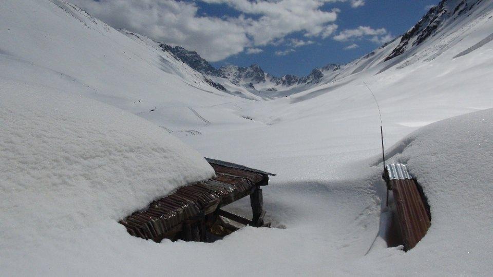 <p>Rize&rsquo;nin &Ccedil;amlıhemşin İl&ccedil;esi&rsquo;ne bağlı Kavron Yaylası&rsquo;nda halen kar altında olan konutlar, fotoğraf&ccedil;ıların ilgi odağı oldu.</p>

<p>&nbsp;</p>
