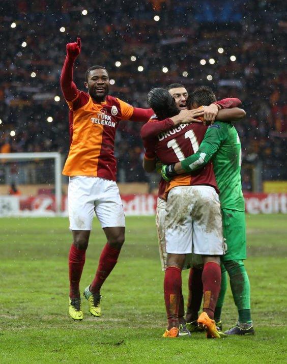 <p>Alman Bild gazetesi, "Galatasaray, Juventus'u dışarı itti" başlığını atarken,</p>