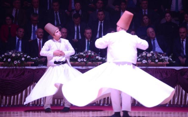 <p>Bu yılki Şeb-i Arus (Düğün Günü) törenleri, Mevlana'nın misafirlerini her sene olduğu gibi bu sene de tasavvufun manevi iklimine davet etti.</p>