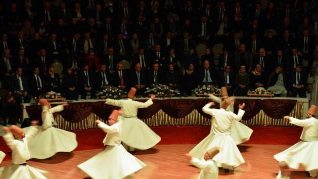 <p>Kemal Kılıçdaroğlu ile Başbakan Yardımcısı Bekir Bozdağ'ın tören sırasında kısa kısa sohbet etmesi dikkat çekti.</p>