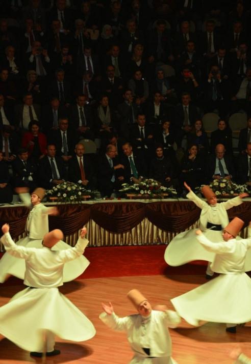 <p>Lübnan Başbakanı Necip Mikati, Irak Meclis Başkanı Usame Nuceyfi ve İslam İşbirliği Teşkilatı Genel Sekreteri Ekmeleddin İhsanoğlu da salondaydı.</p>