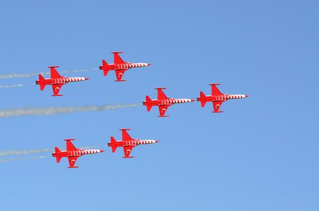 <p>Türkiye'nin çeşitli yerlerinde konuşlu tüm filoların katılımıyla Konya 3. Ana Jet Üs Komutanlığı bünyesinde Anadolu Kartalı Eğitimi başarıyla gerçekleştirildi. İşte 12 gündür devam eden tatbikatın görüntüleri...</p>