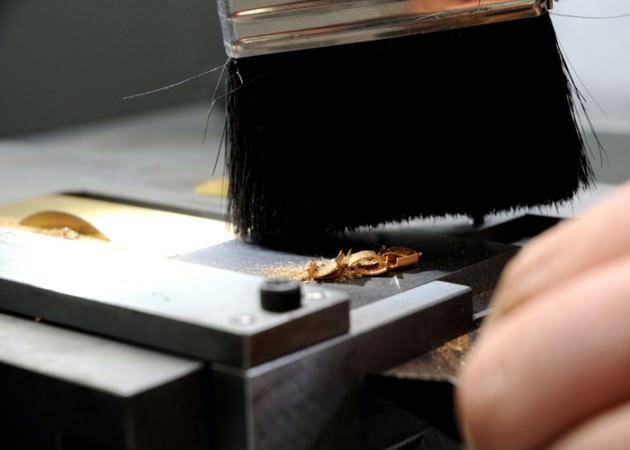 Adana Ticaret Odası (ATO) Kuyumculuk Meslek Komitesi Başkanı ve altın işleme atölyesi sahibi Ali Demirkıran, AA muhabirine yaptığı açıklamada, altının günümüzde değer artışıyla birlikte önemli bir maden haline geldiğini söyledi.