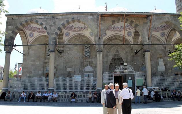 Türkiye asırlık camileriyle ramazanı karşılayacak