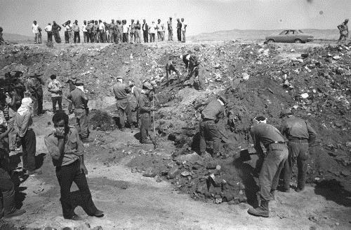 <p>Kıbrıslı Türkler, 1950'li ve 1960'lı yıllardaki şiddet eylemleri nedeniyle çok sayıda karma köyü terk etmek zorunda kalmıştı.</p>