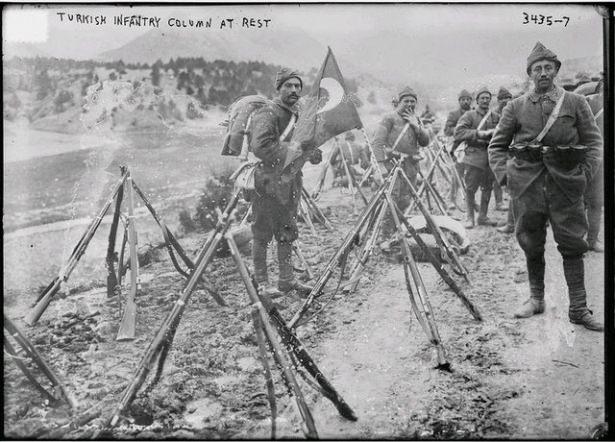 <p>ABD Kongre Kütüphanesi, George Grantham Bain adlı Amerikalının arşivinde bulunan 39 bin 744 fotoğrafı internette yayınladı.</p>