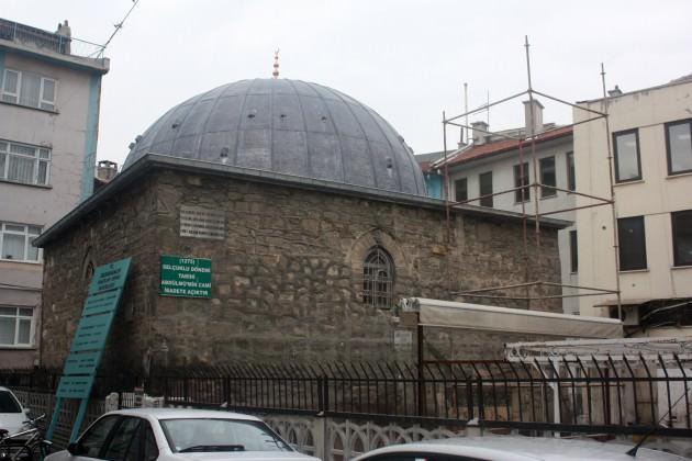 Mağaribi – Abdul Mumin Camii’nin çabuk yıpranması ve yıkılması için ilginç bir işlem yapılmış