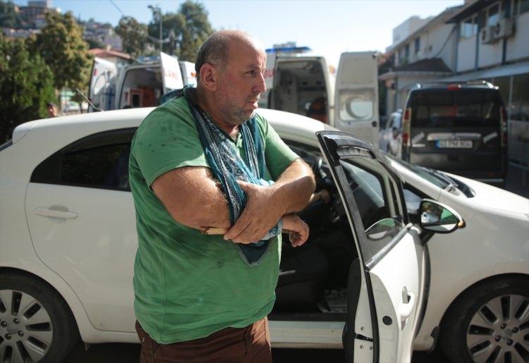 <p>Kocaeli'de kurban keserken hayvanın altında kalarak, boynuz darbeleri ya da bıçakla yaralanan vatandaşlar, tedavi için Kocaeli Devlet Hastanesine geldi.</p>