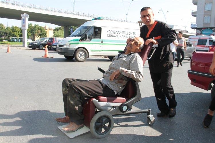 <p>Kurban Bayramında sabahın erken saatlerinden itibaren kurbanlıklarını kesen bazı vatandaşlar hayvanın altında kalarak, boynuz darbeleri yada kazara bıçakla kendini keserek çeşitli yerlerinden yaralandı. Yaralılar tedavi için Kayseri Eğitim ve Araştırma Hastanesine geldi.</p>
<p> </p>