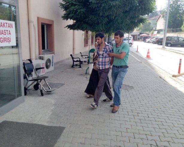 <p>Yaralananların büyük çoğunluğu tedavilerinin ardından taburcu edilirken, Nihat Güneri (28) kolundaki kesiğin derin olması nedeniyle ameliyata alındı.<br />
Kadınların da bulunduğu yaralılar arasında bir kişi büyük baş hayvanın üzerine düşmesi sonucu kolunu kırdı.</p>
