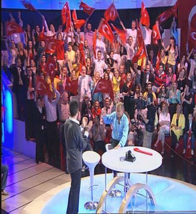 Acun Ilıcalı bug&uuml;n twitter'dan eleştirilere fotoğraflarla yanıt verdi. 