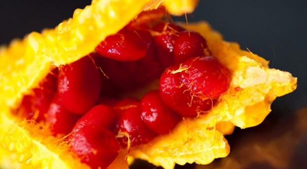 <p>Kudret narının tohumunu bulmanız en iyisi. Çünkü bahar aylarında yapacağınız bir ekim ile kendi kudret narlarınızı kendiniz yetiştirebilir, sarmaşık şeklinde büyüyen bu bitkinin büyüme ve gelişme aşamalarını inceleme fırsatı bulabilirsiniz.</p>

<p> </p>
