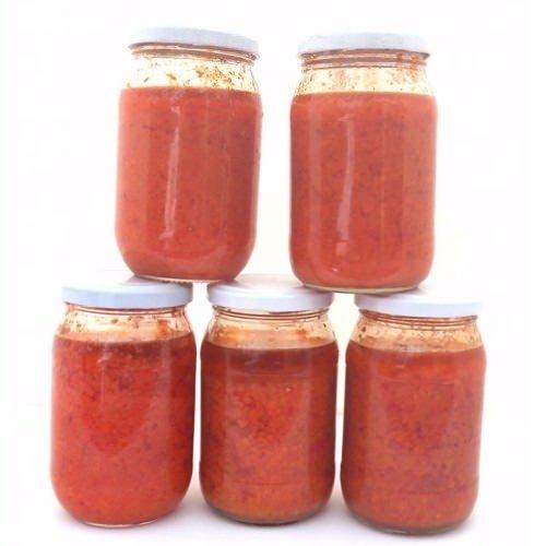 <p><strong>En önemli soru: Kudret narını nasıl tüketebiliriz?</strong></p>

<p>Tadı acı olduğu için doğrudan yemekte zorlanabileceğiniz kudret narını birkaç şekilde tüketebilirsiniz.</p>

<p>İlki, kudret narı tam olarak olgunlaştığında, bunu da sarı ve turuncu arası bir renk almasından anlayabilirsiniz, bitkiye zarar vermeden koparın. İçi açılıp içindeki kırmızı meyveler ortaya çıkmadan bunu yapmanız daha iyi olacaktır. Ardından mümkünse kırmızı meyvelerden yiyin. </p>
