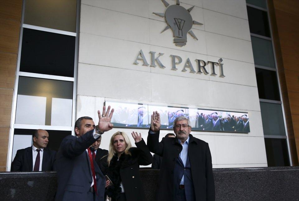 <p>Bir soru üzerine Celal Kılıçdaroğlu, ağabeyi CHP Genel Başkanı Kılıçdaroğlu ile görüşmeyeceğini bildirdi. </p>
<p> </p>