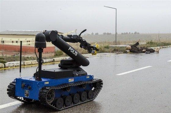<p>Savunma sanayi şirketleri, teknolojinin yurt dışından satın alınması yerine ülkemizde üretilmesi ve geliştirilmesi için büyük çaba sarf ediyor.</p>

<p> </p>
