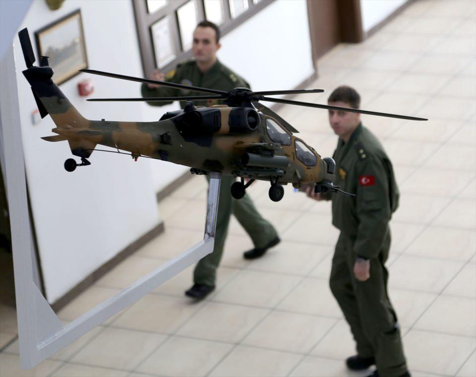 <p>Milli taarruz helikopteri ATAK, son bir yıldır terörle mücadele operasyonlarının sürdürüldüğü bölgelerde aktif görev yapıyor.</p>

<p> </p>
