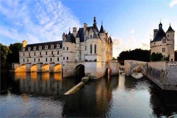 <p><strong>Chenonceau Şatosu</strong><br />
Chenonceaux, Fransa</p>
