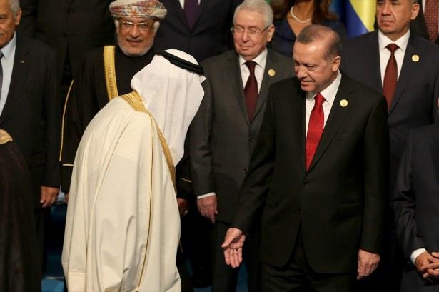 <p>İşte 13. İİT Zirvesi'nden çarpıcı kareler.</p>
