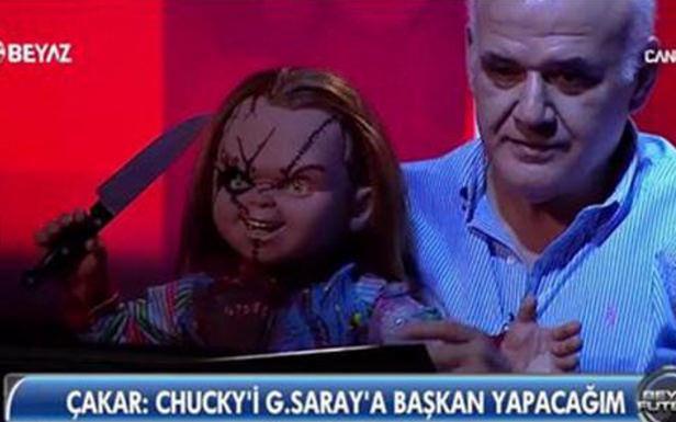 <p>Eski hakem, futbol yorumcusu Ahmet Çakar Galatasaray-Fenerbahçe derbisinin ardından programın açılışını, 90'ların korku filmi fenomeni Chucky bebekle yaptı.</p>

<p> </p>
