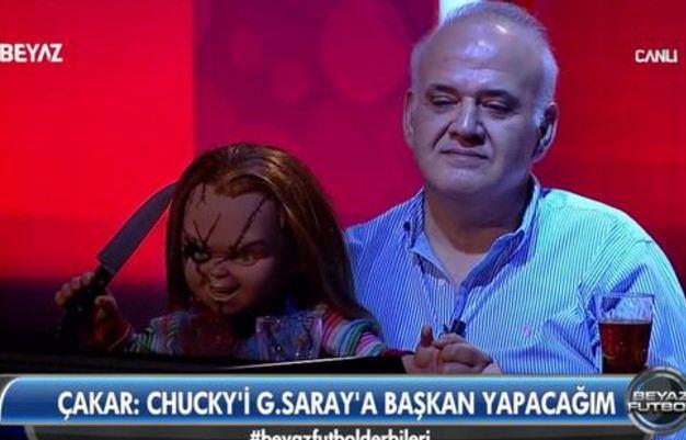 <p>"İlk işim yarın sabahtan itibaren seni Galatasaray Spor Kulübü'ne yazdırıp, seni Galatasaray'a başkan yapacağım oğlum" diyen Çakar stüdyoda kahkaha tufanı kopardı.</p>

<p> </p>
