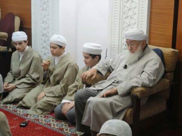 <p>Ahmet Yaşar Hocaefendi'nin "Akâid Sohbetleri", "Ölümde Gömülü Hayat", "Çam Kozalağındaki Sır", "Siyah Ayna", "İlim Nuruyla Kemale Ermek", "Varlık Dairesinin Kalbi", "Hulasatu’l Âbidin" isimli eserleri bulunuyor.</p>
