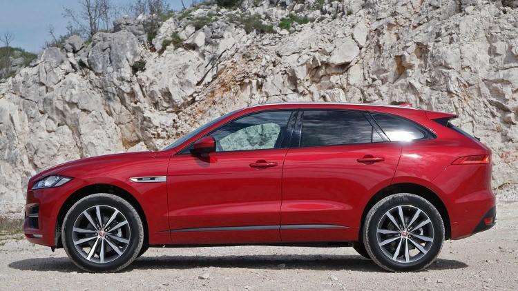 <p><strong>Jaguar F-Pace</strong></p>

