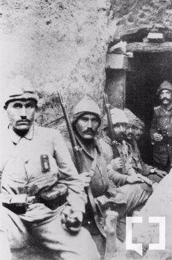 <p>Türk Askerleri Siperde - 1915</p>
<p> </p>
