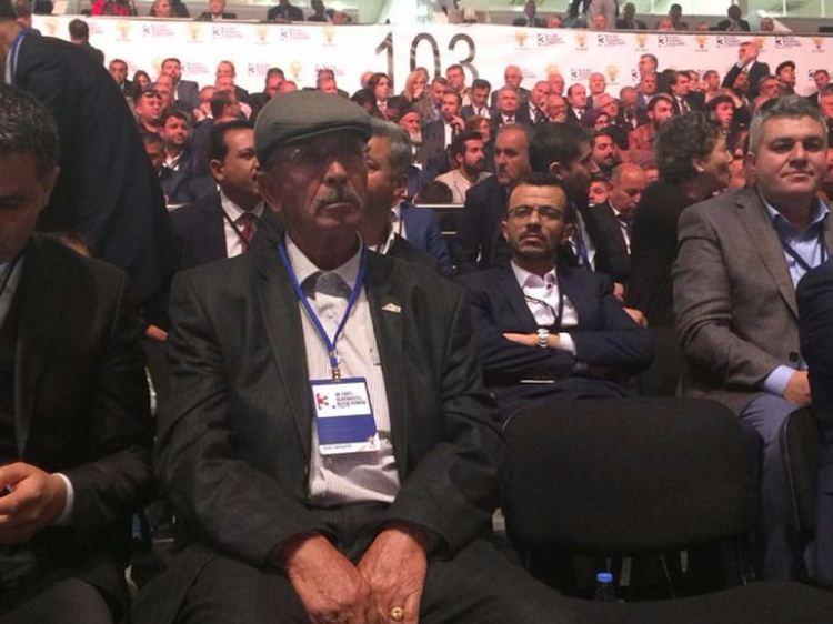 <p>15 Temmuz'un seyrini değiştiren ve darbe girişimi sırasında şehit olan Ömer Halisdemir'in babası Hasan Hüseyin Halisdemir kongreye özel misafir olarak davet edildi.</p>