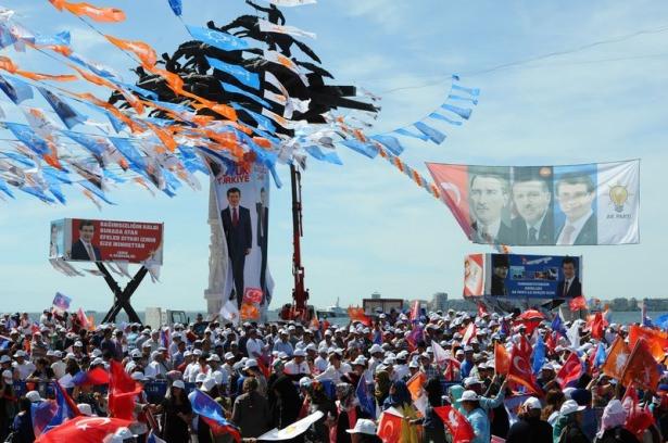 <p>Başbakan Ahmet Davutoğlu AK Parti'nin İzmir mitinginde konuştu.</p>
