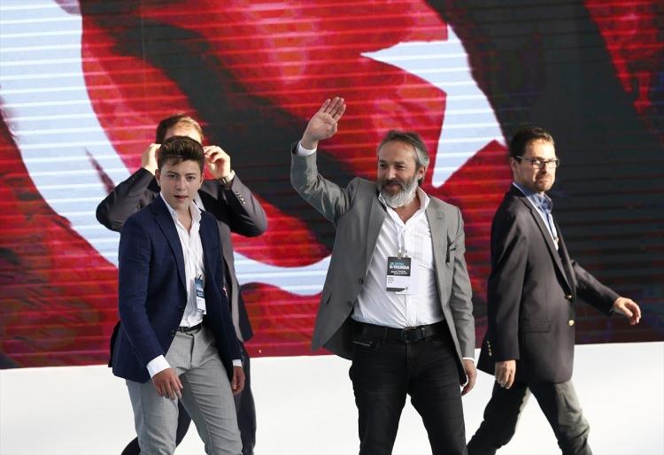 <p> Törene, Fethullahçı Terör Örgütünün (FETÖ) 15 Temmuz'daki darbe girşiminde şehit olan Erol Olçok'un kardeşi Cevat Olçok (sağ2) da katıldı.</p>