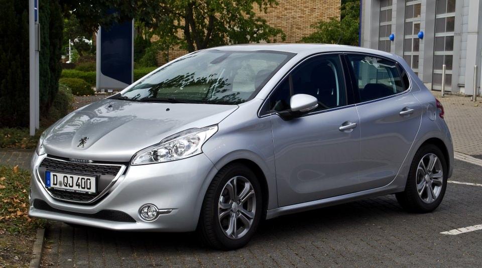 <p>Marka: Peugeot 208 1.4<br />
Şanzıman: Oto. Mekanik<br />
Yakıt türü: Dizel<br />
Yakıt tüketimi: 3.4 litre</p>