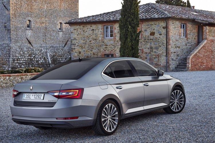 <p>Superb Active ve Style modellerinde 2.000 TL, Prestige modellerine 3.000 TL, 2.0 TDI ve 2.0 TSI motora sahip Superb’lerde 4.000 TL’lik indirim uygulanıyor.</p>