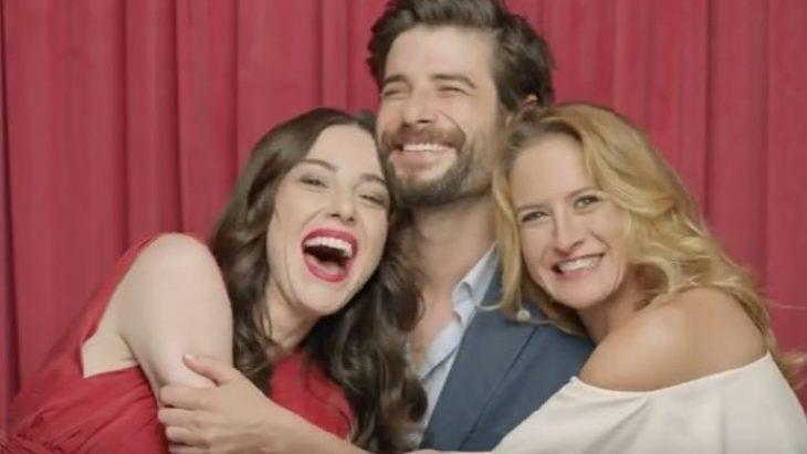 <p><strong>Yıldızların Altında</strong></p>

<p>2017'de ekranlara gelecek dizinin başrol oyuncuları, <strong>Özge Gürel, Berk Cankat, Mesut Akusta </strong>ve <strong>Canan Ergüder</strong> olacak.</p>
