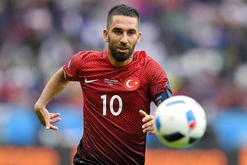 <p>Arda Turan (Sol açık)</p>

<p> </p>

