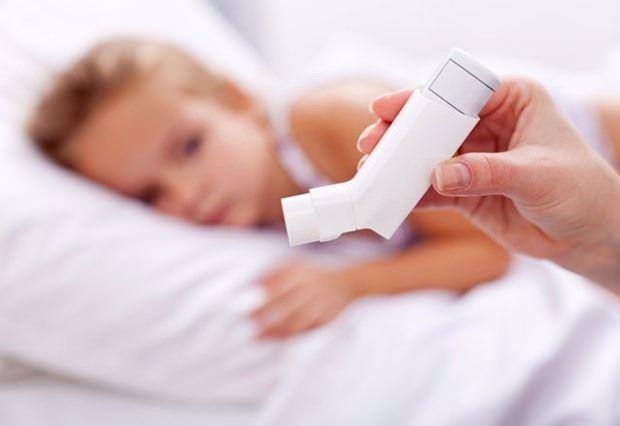 <p>Anne veya babada ya da her ikisinde birden alerjik astımın bulunması, hastalığın büyük oranda çocukta da çıkması anlamına geliyor.</p>
