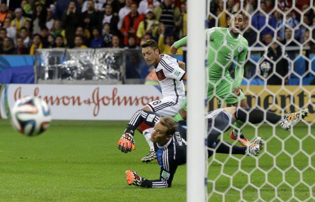 <p>2014 Dünya Kupası 2. Turunda Cezayir'i uzatmada bulduğu gollerle 2-1 yenen Almanya, çeyrek finale yükseldi.</p>