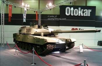 Altay projesinin teknik destek sağlayıcısı Güney Kore'nin Rotem firmasıdır. "Altay" olarak adlandırılan tankın tasarım, geliştirme, prototip imalatı, test ve sertifikasyon aşamalarının tamamlanması için 500 milyon dolar mali kaynak ayrılmıştır.