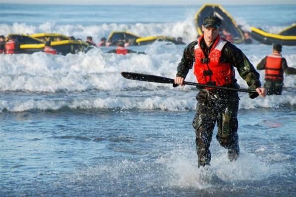 <p>ABD'nin en tehlikeli görevler için kullandığı özel operasyon birliği Navy SEAL, yani donanmaya bağlı deniz, hava ve kara timi. </p>

<p> </p>
