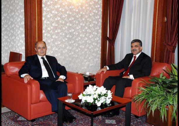 <p>11.Cumhurbaşkanı Abdullah G&uuml;l'&uuml;n 2007 yılındaki yemin t&ouml;reninde ailesinden kimse yoktu.</p>
