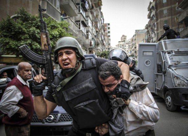 <p>Anadolu Ajansı Gözüyle 2014: Mısır'da, Darbeyi Red ve Meşruiyete Destek için Ulusal İttifak Hareketi'nin çağrısı ile "ABD ve siyonistler bizi yönetemez" adı altında İskenderiye'de düzenlenen gösterilere polis müdahale etti. 6.3.2014 (İbrahim Ramadan - Anadolu Ajansı)</p>