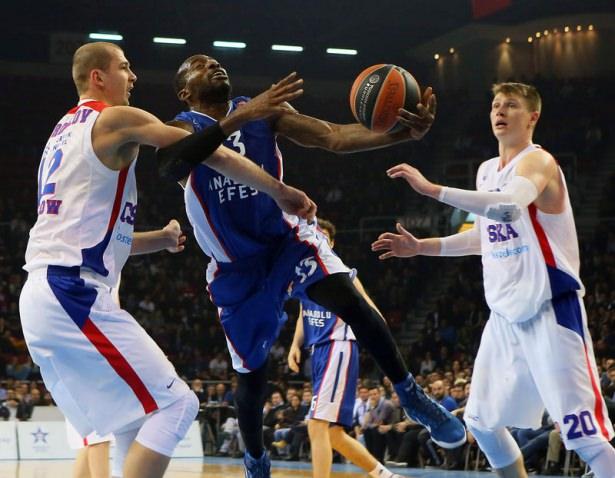 <p>Turkish Airlines Euroleague son 16 mücadelesinde Anadolu Efes Cska Moskova'ya 78-69 mağlup oldu.</p>