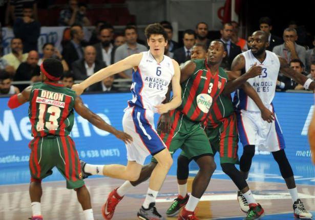 <p>Türkiye Basketbol Ligi play-off final beşinci maçında Anadolu Efes'i 85-71 yenen Pınar Karşıyaka, 2014-2015 sezonunun şampiyonu oldu.</p>
