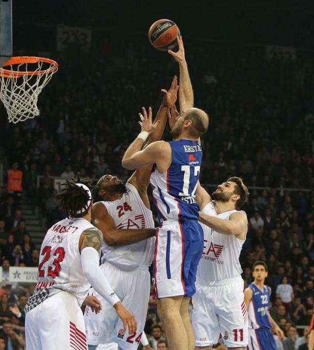 <p>Turkish Airlines Euroleage Top 16 turu F Grubu'nda Anadolu Efes, evinde EA7 Armani Milano'yu 86-78 mağlup etti.</p>
