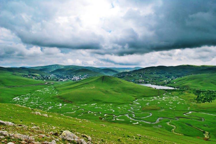 <p>Bu mendereslerin bir dünya mirası olarak korunması amacıyla başlatılan çalışmada son aşamaya gelmiştir. Ayrıca bu menderesleri taçlandıran Çiseli ve Uzundere şelalelerine sahibiz." dedi.</p>